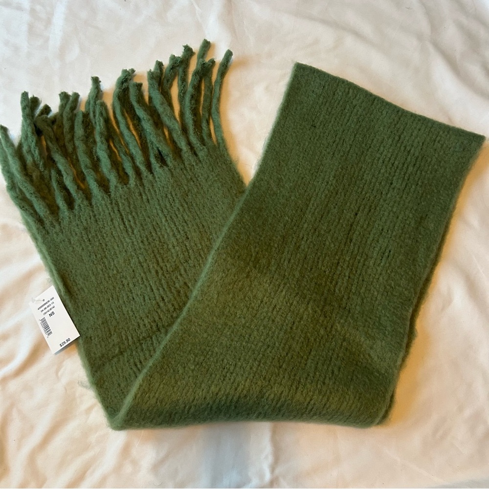 Cleo BNWT Green Trendy Jumbo Chunky Knit Scarf 🧣